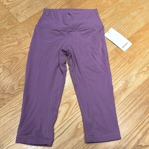 NWT *Lululemon* Align HR Crop 17” - Size 6